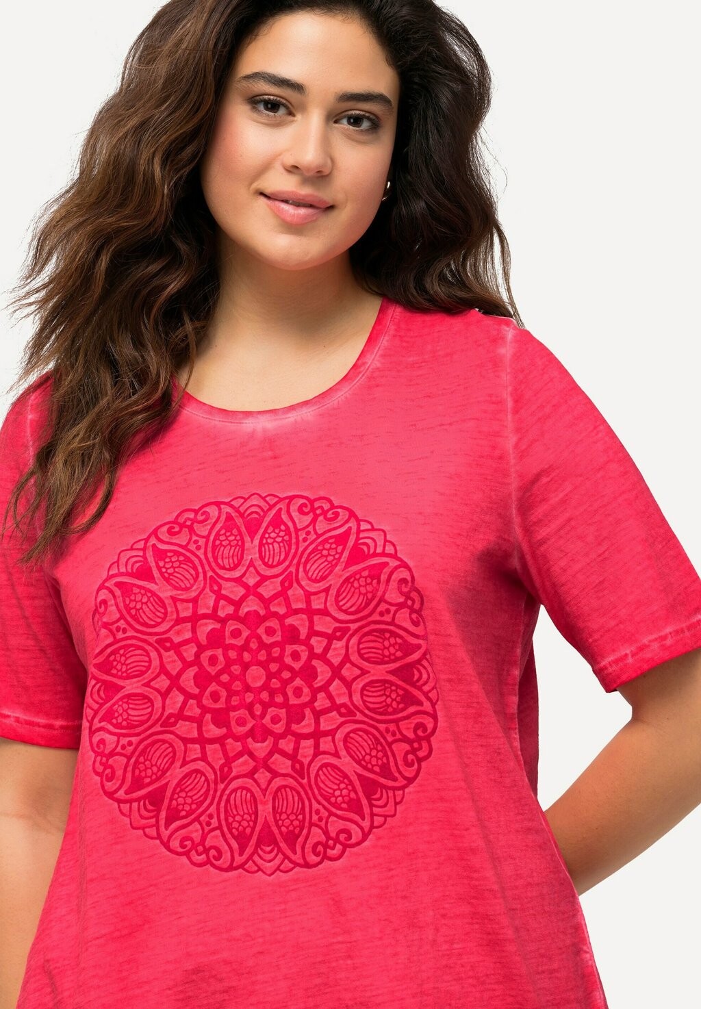 

Футболка с принтом TEXTURED MANDALA SHORT SLEEVE COLD DYED Ulla Popken, розовый