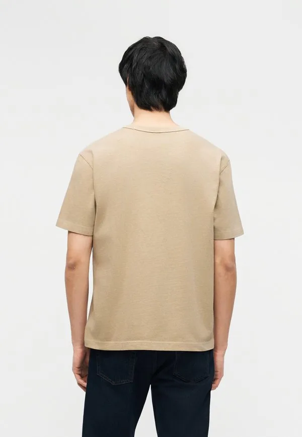 Оригинальная базовая футболка Gap, Iconic Khaki — фото 3