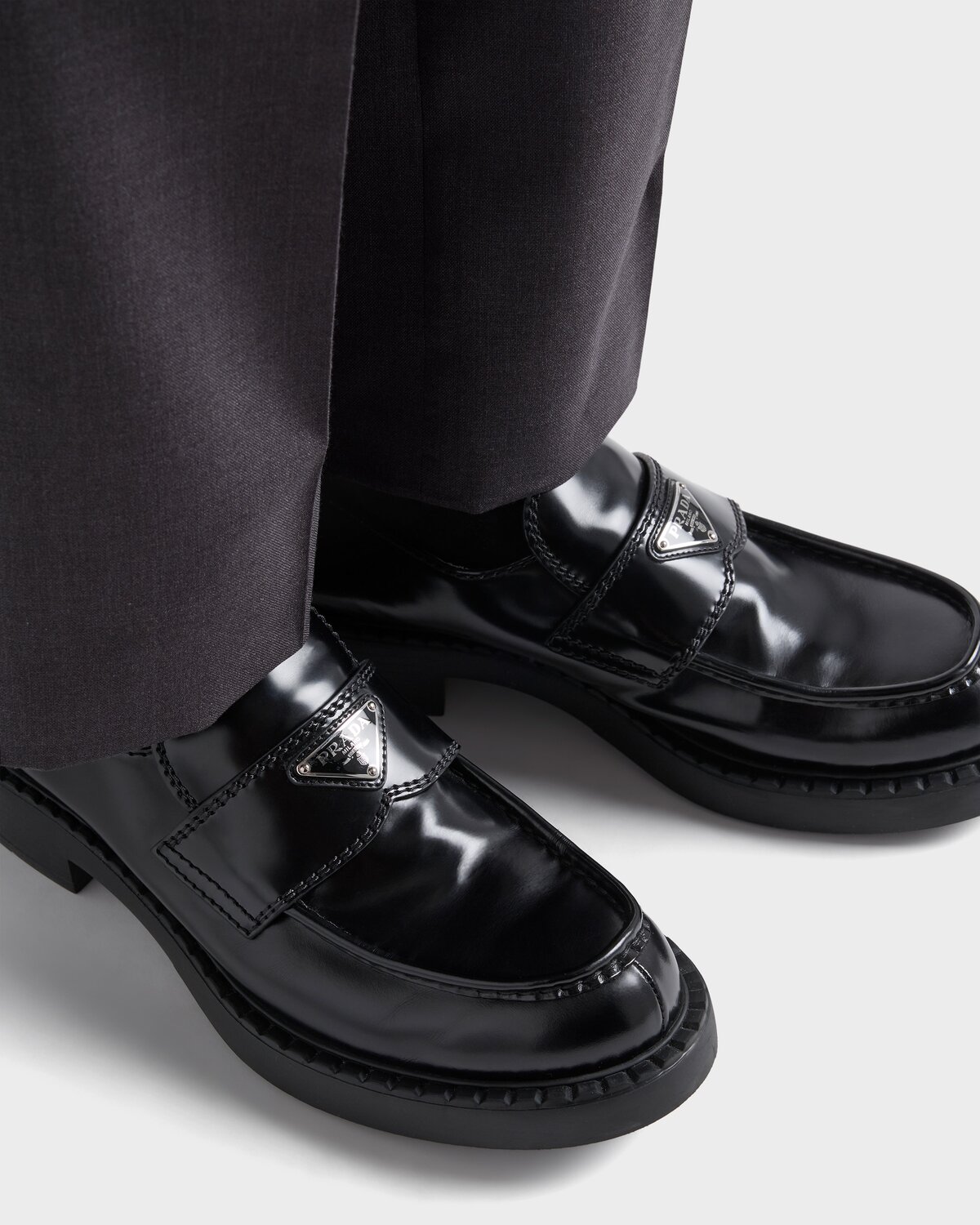 Лоферы из коричневой полированной кожи Prada, черный — фото 3