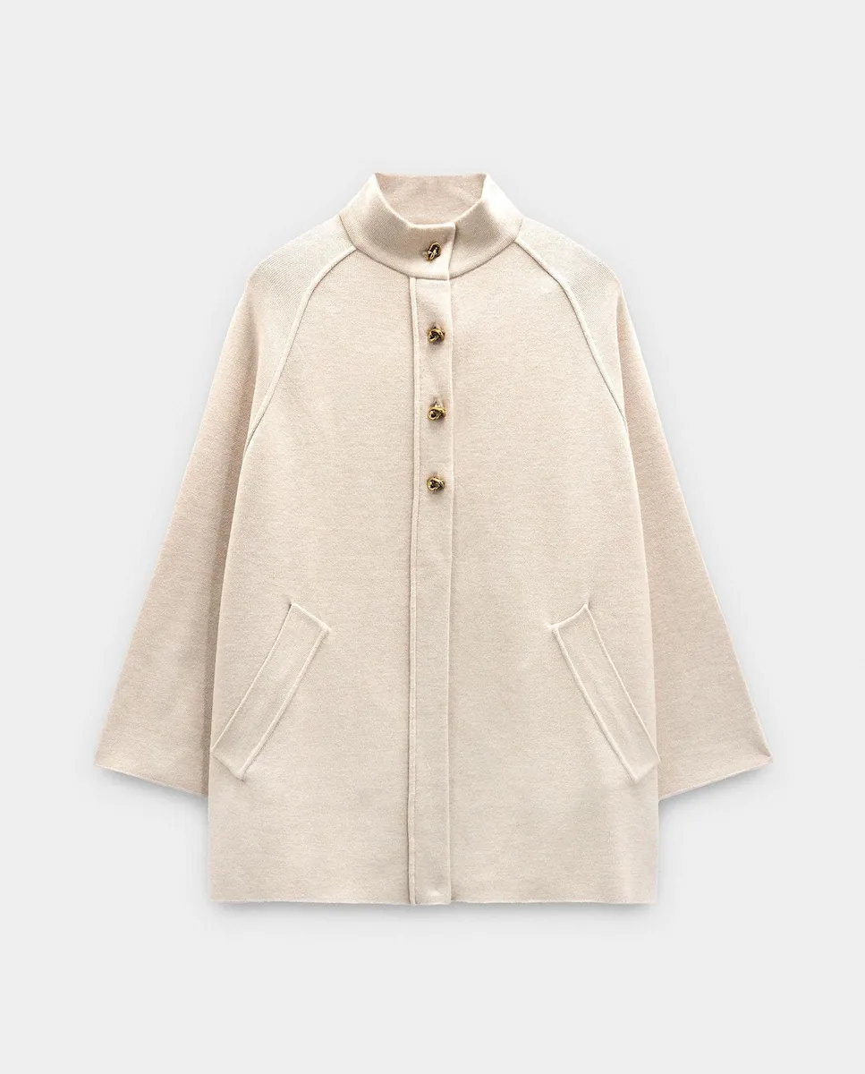 

Женский трикотажный свитер с высоким воротником и пуговицами Parfois, светло-бежевый