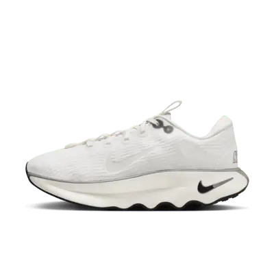 

Кроссовки Nike Motiva, цвет Summit White/Sail/Black/Summit White
