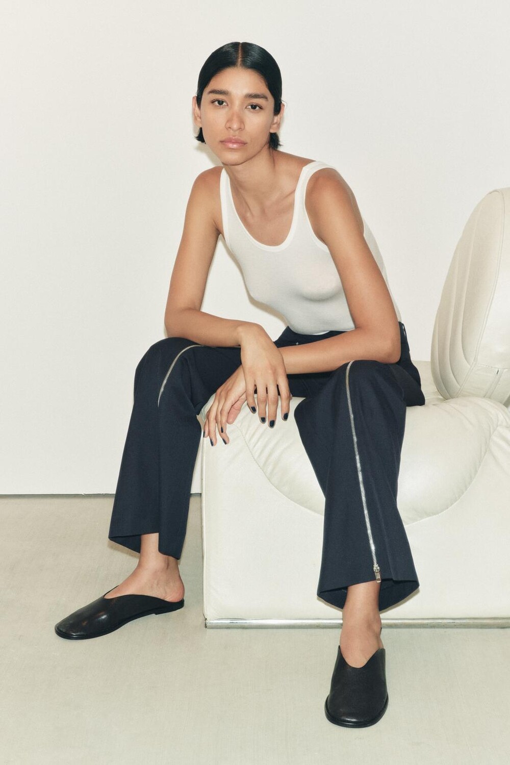 

Плоские кожаные мюли ZARA, черный