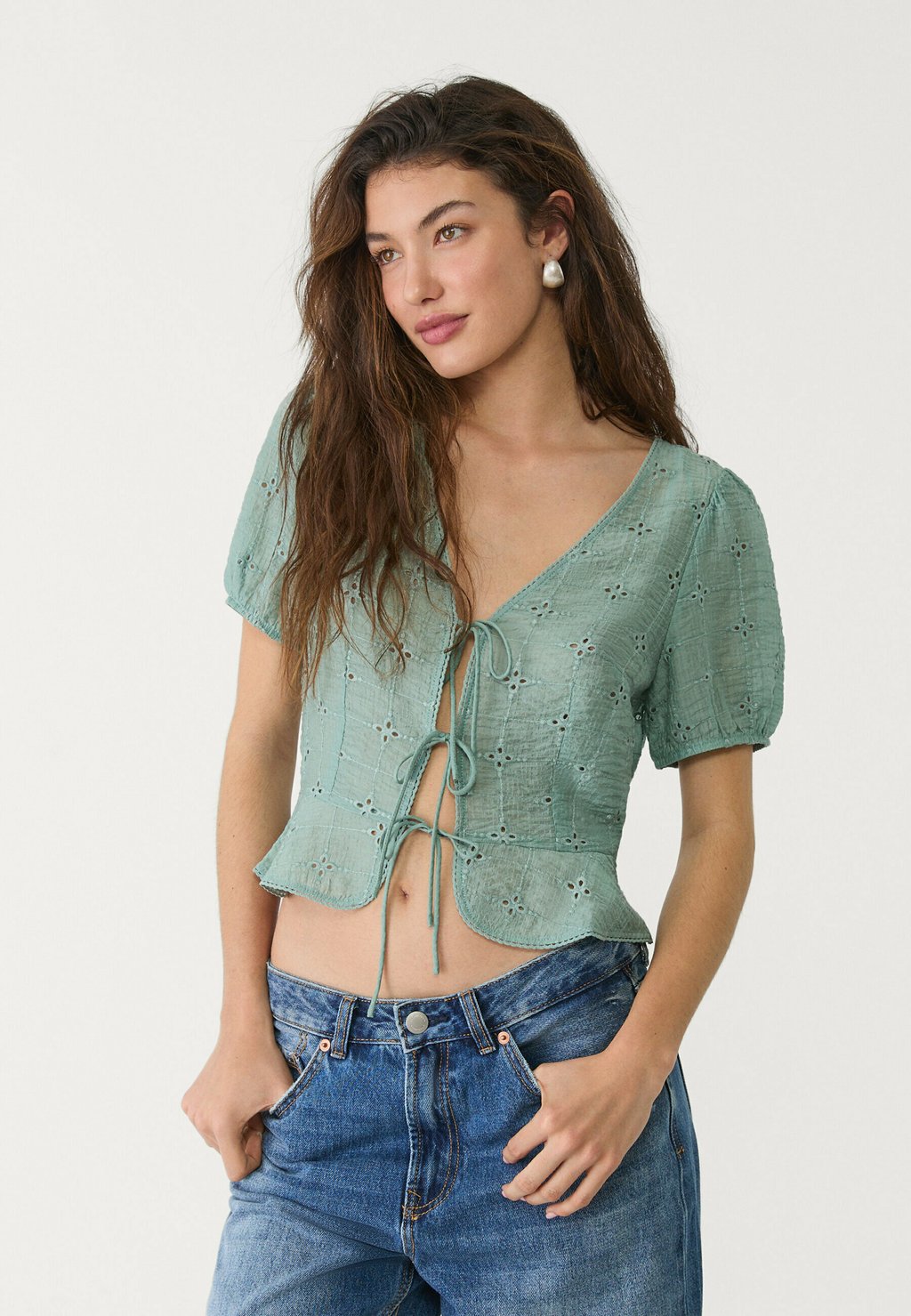 

Блуза FLOWING EMBROIDERED WITH KNOTS Stradivarius, светло-зеленый