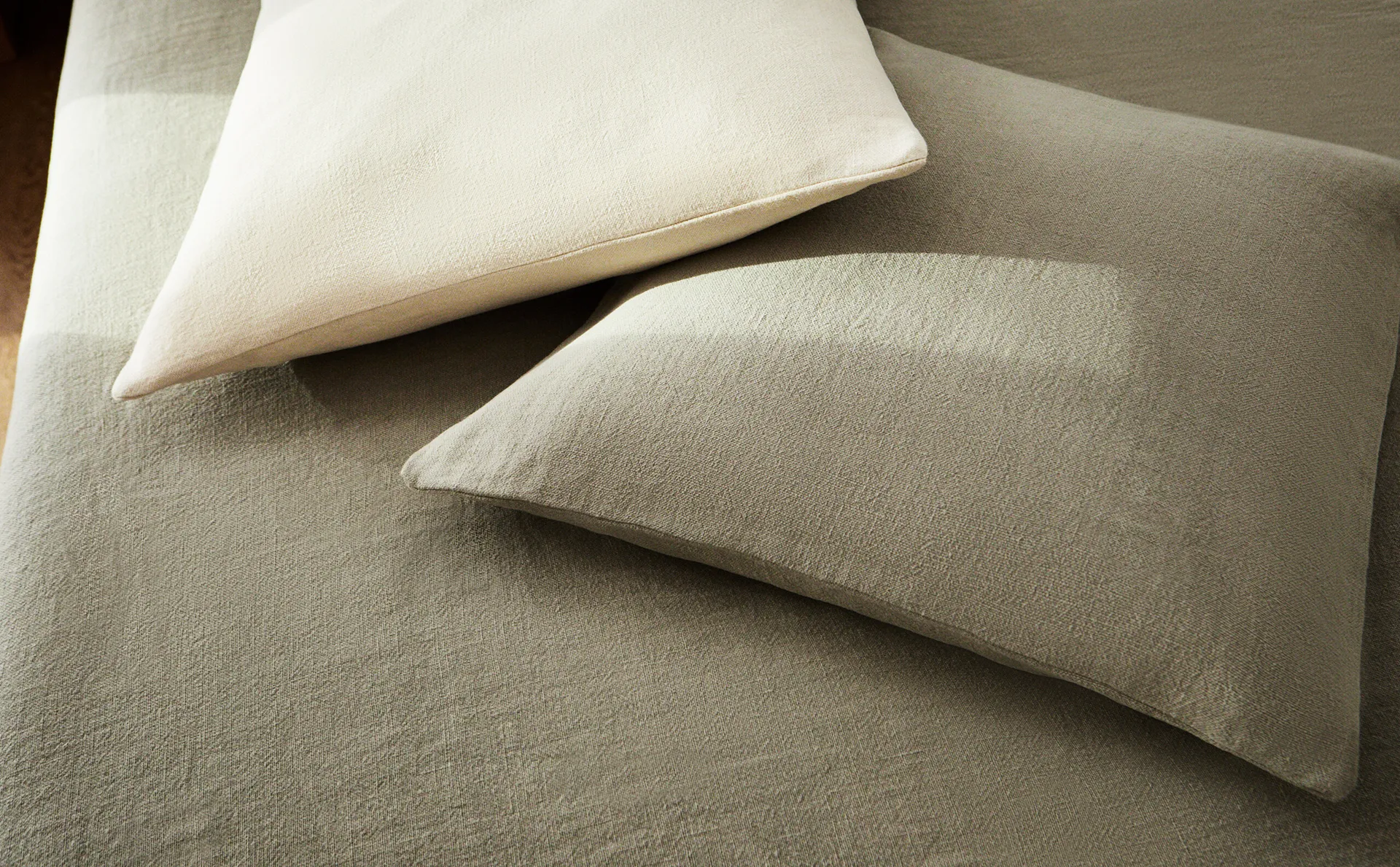 

Льняной чехол на подушку Zara Home, песок