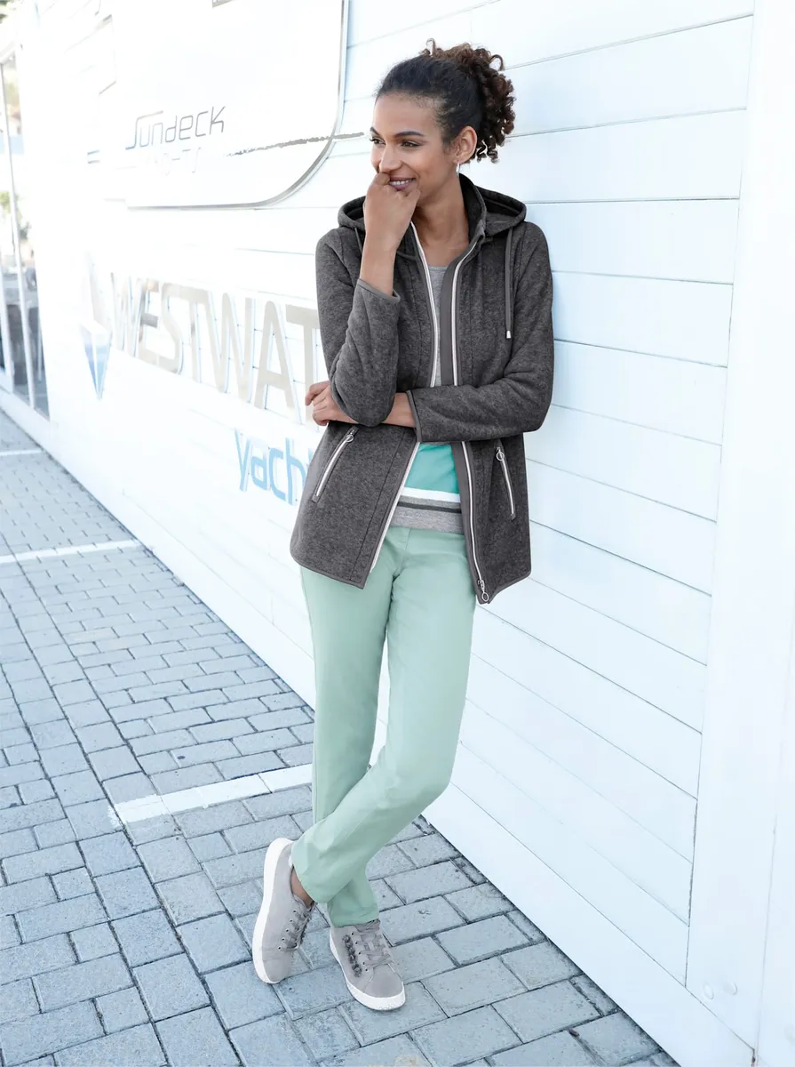 

Повседневный образ флисовая куртка Casual Looks, антрацит