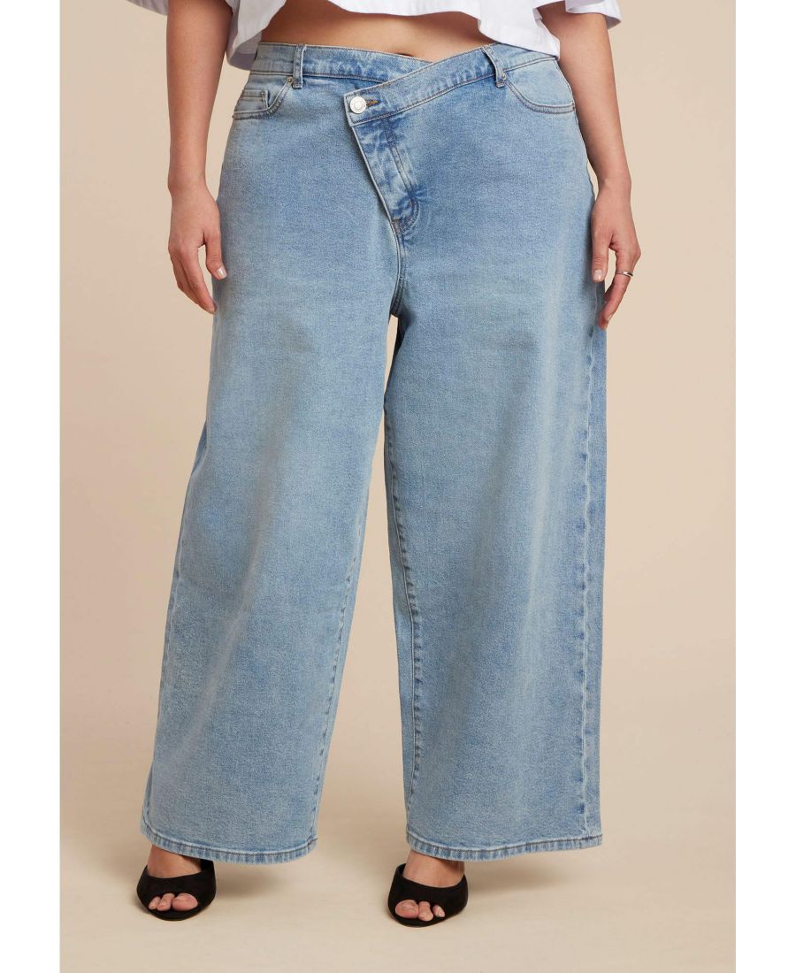 

Женские джинсы с широкими штанинами и перекрывающимся поясом ELOQUII, Light wash