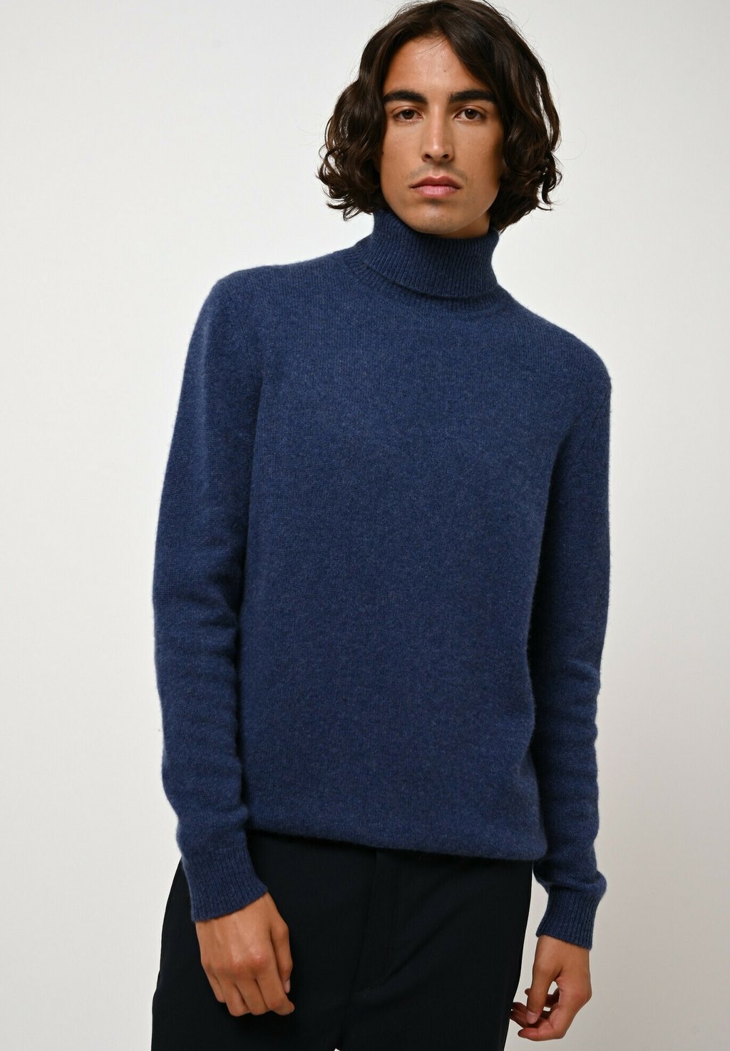 

Джемпер MARTIN Authentic Cashmere, темно-синий