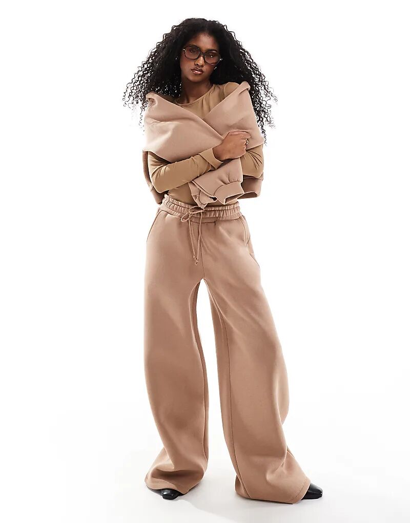 

Широкие спортивные брюки Miss Selfridge на флисовой подкладке цвета мокко — часть комплекта