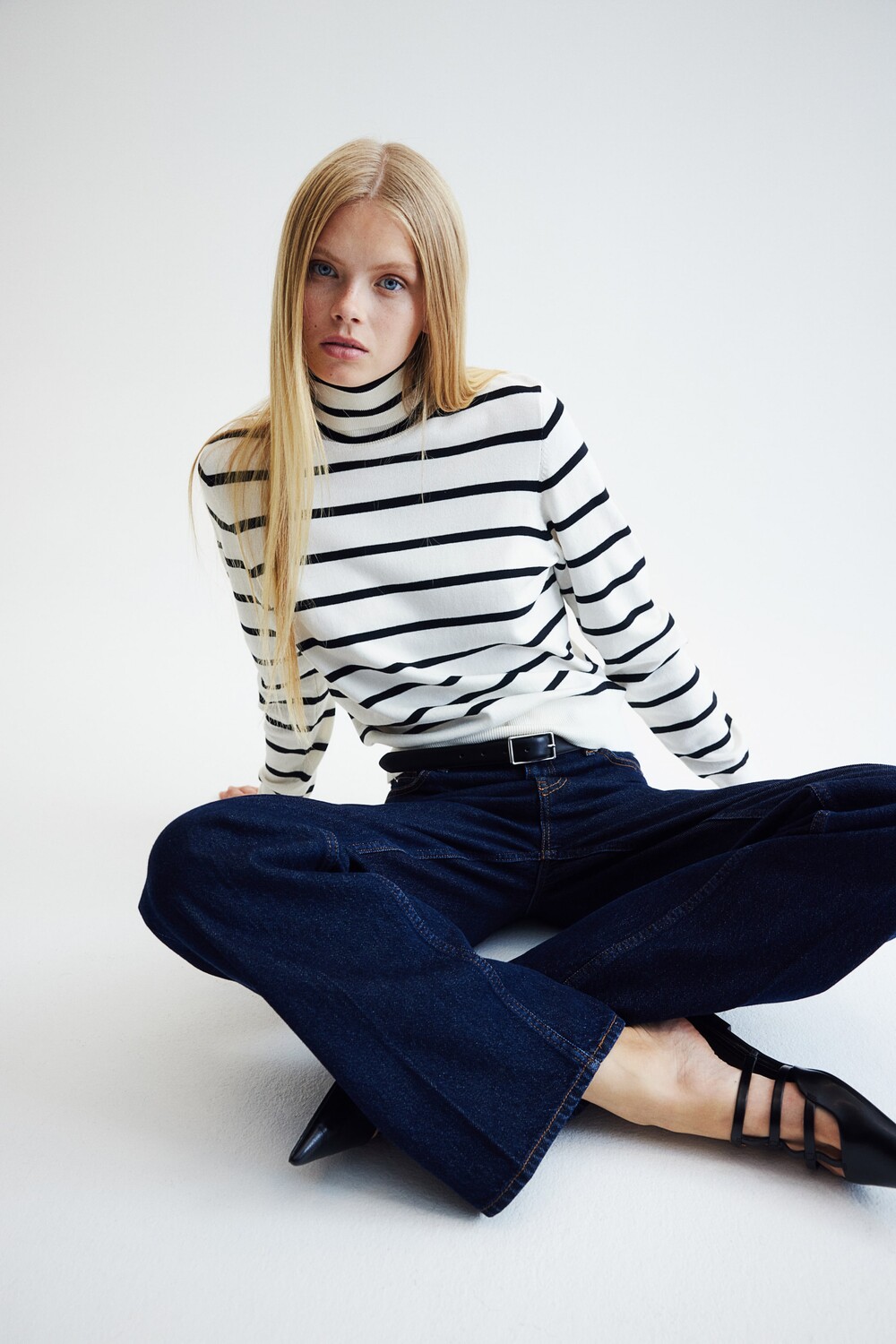 

Свитер с высоким воротником H&M, белый