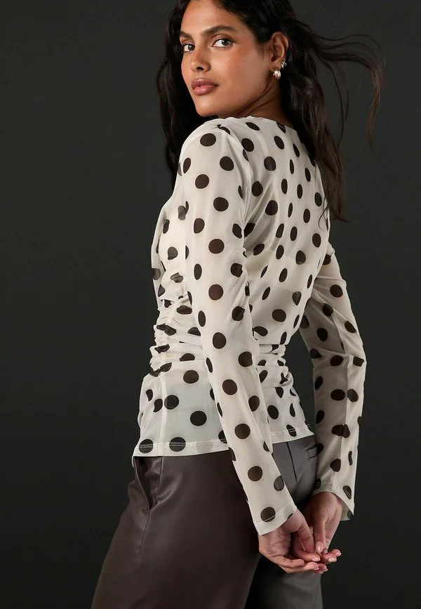 Блузка с длинными рукавами и присборенными боками Next, Ecru Black Polka Dot — фото 4