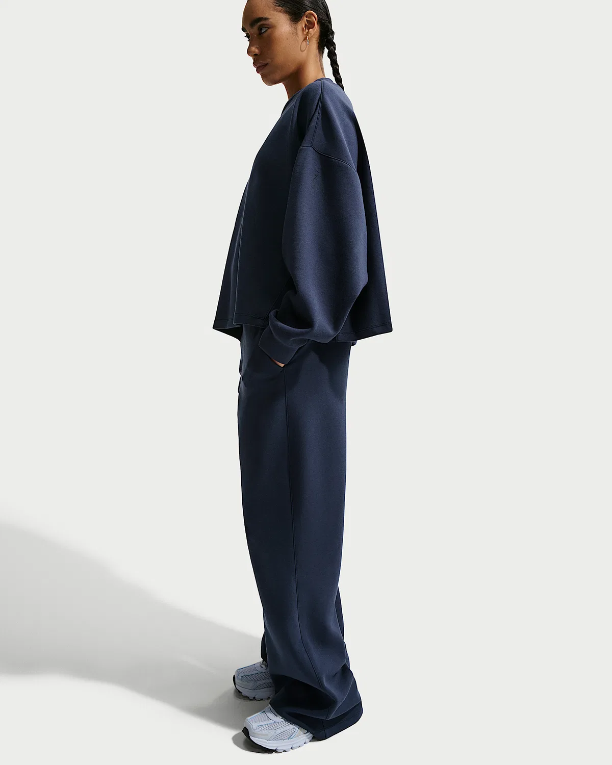 Женские свободные расклешенные штаны Nike 24.7 ImpossiblySoft Dri-FIT с высокой посадкой, Midnight Navy/Dark Obsidian — фото 4