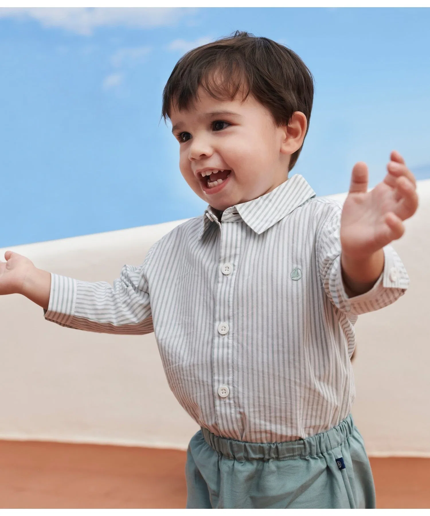 Детская хлопковая рубашка в полоску PETIT BATEAU зелёного цвета