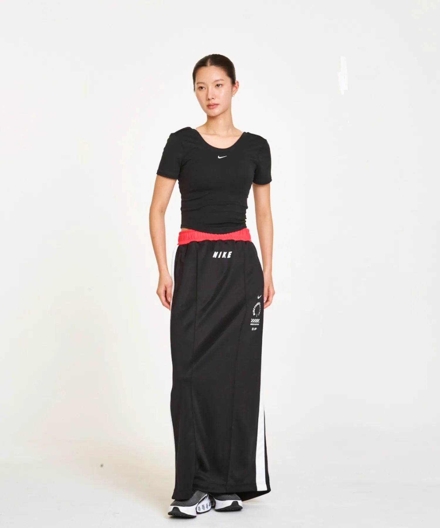 Женский топ из мягкого трикотажа Nike Sportswear Chill Knit Tight Scoop-Back черный — фото 4
