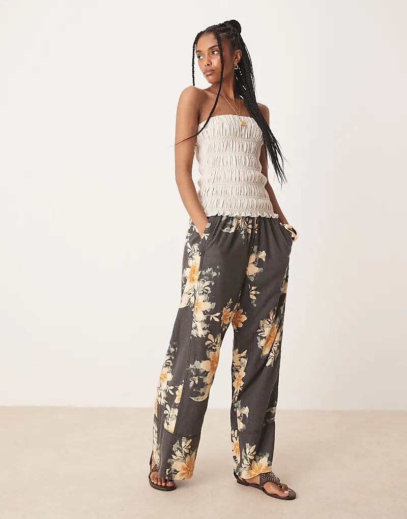 

Широкие льняные брюки с принтом от Free People Days End в сочетании с потертым черным цветом