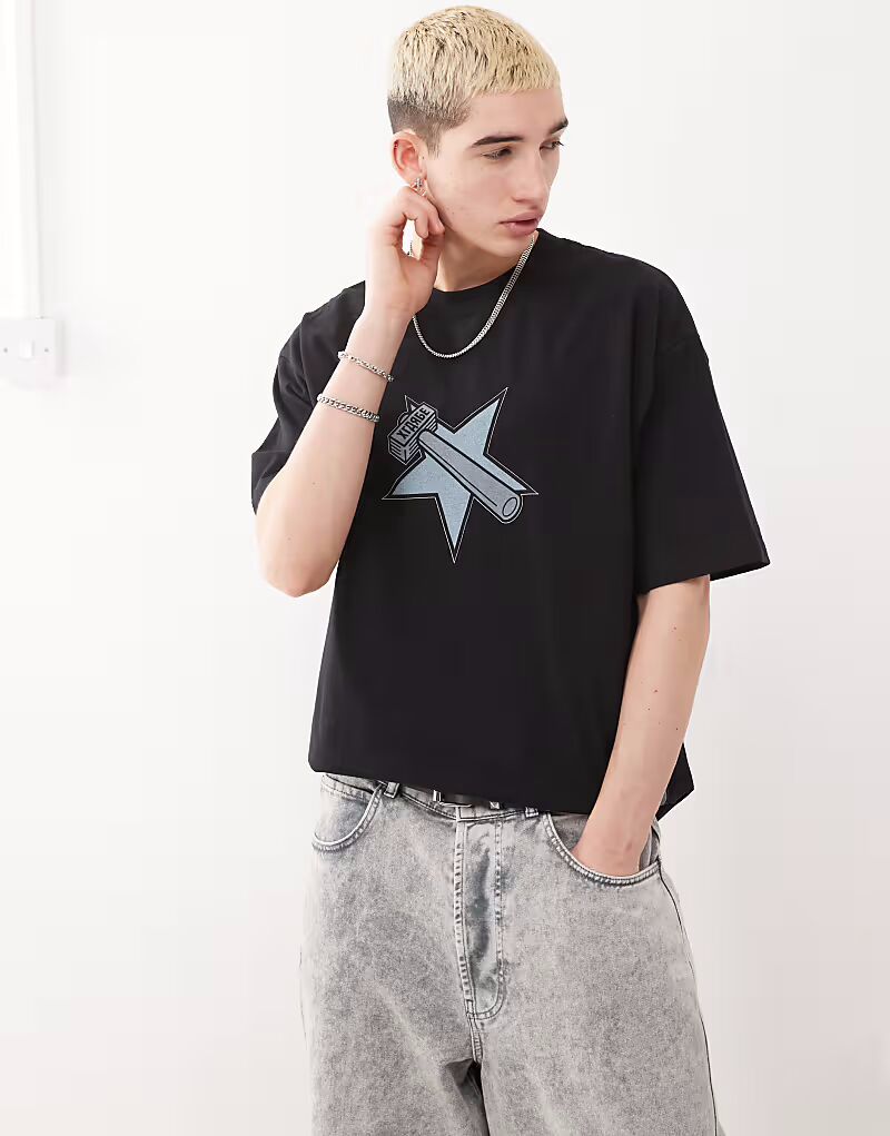 

Футболка XLARGE с международным логотипом на спине черного цвета