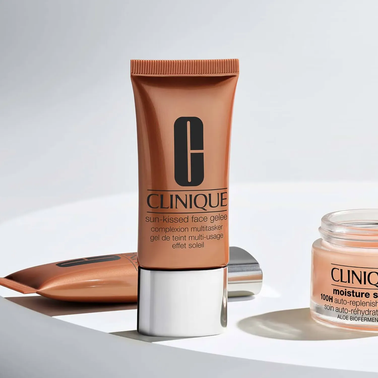 Sun-Kissed Face Gelee Complexion Multitasker Universal Glow - цветной осветляющий гель Clinique — фото 3