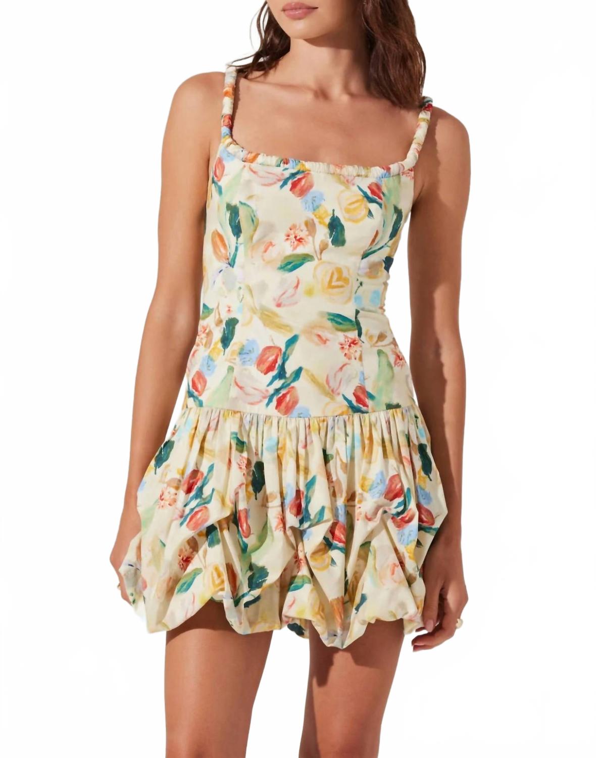 

Кейла Платье с заниженной талией и баской в желто-зеленом цветочном принте ASTR