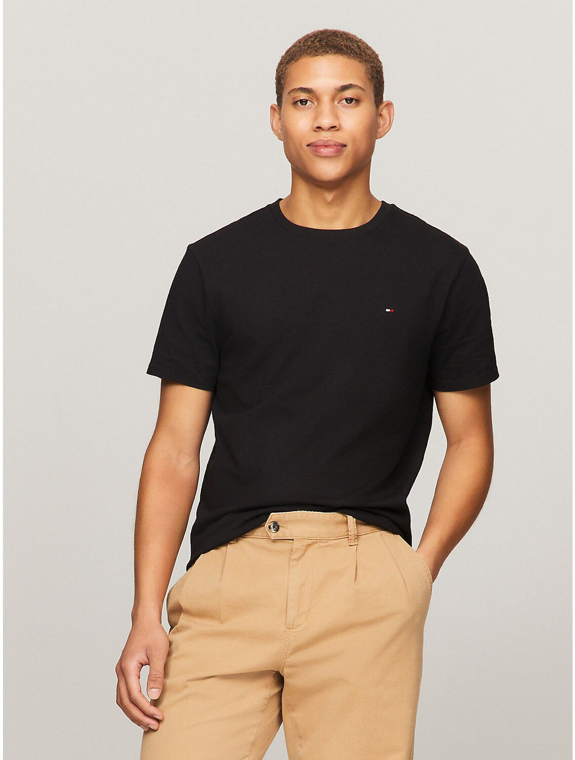 

Мужская однотонная футболка Tommy Hilfiger Essential, черный