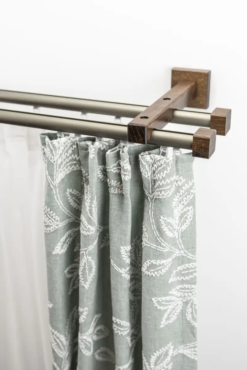 

Карниз для штор GARESA "Cubus, Внутренний направляющий Quad", 2 направляющие, желаемая длина, комплект внутренних направляющих, выдвижной, дерево-алюминий 250 см, цвет chromfarben/nussbaum