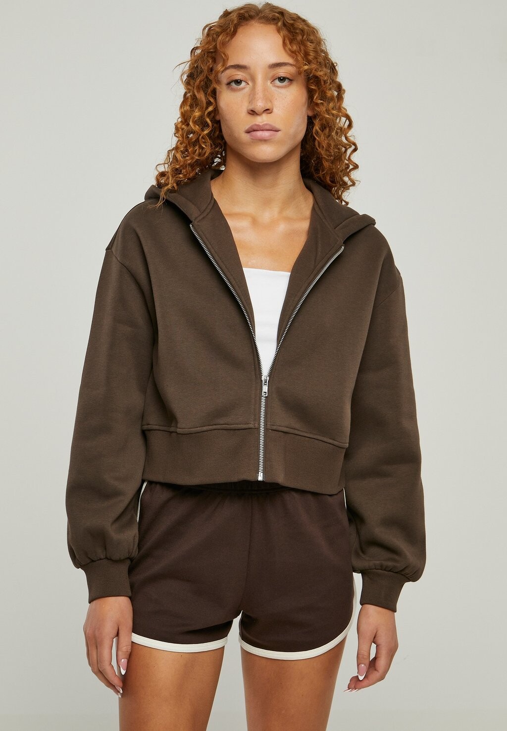 

Толстовка на молнии Urban Classics КОРОТКИЙ, коричневый