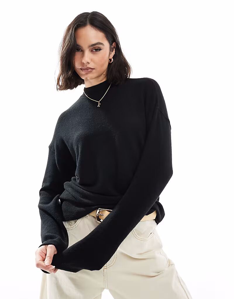 

Мягкий на ощупь топ с длинными рукавами Pull&Bear черного цвета