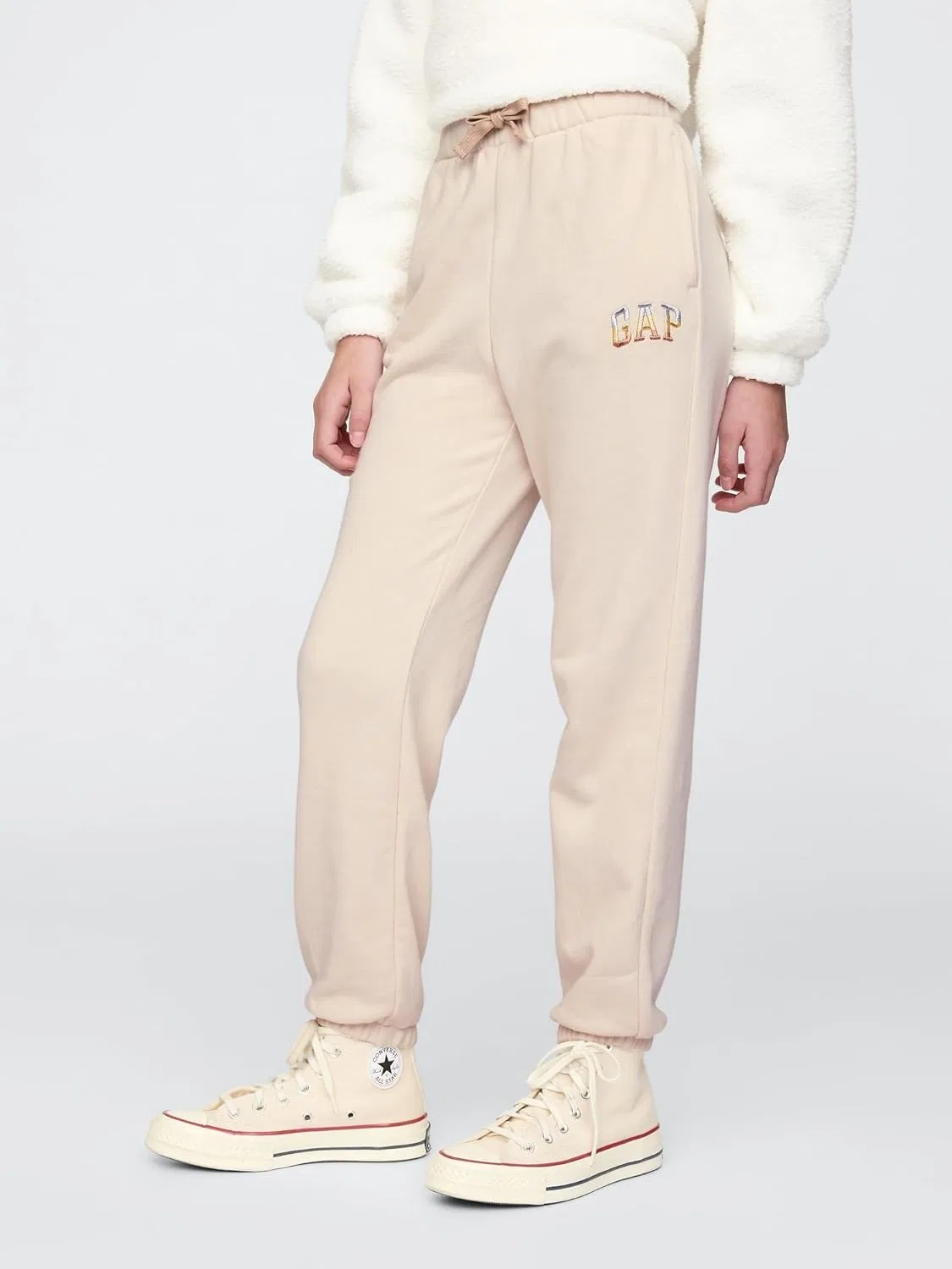 Спортивные брюки-джоггеры из флиса с логотипом Gap для девочек, Oyster Shine — фото 2