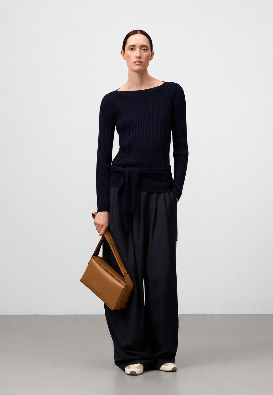 

Сумка ADOLFO DOMINGUEZ Handbag, Hazelnut/Brown