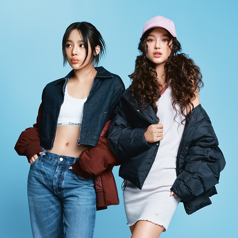 CALVIN KLEIN Jeans Женская джинсовая куртка светло-голубого цвета — фото 3