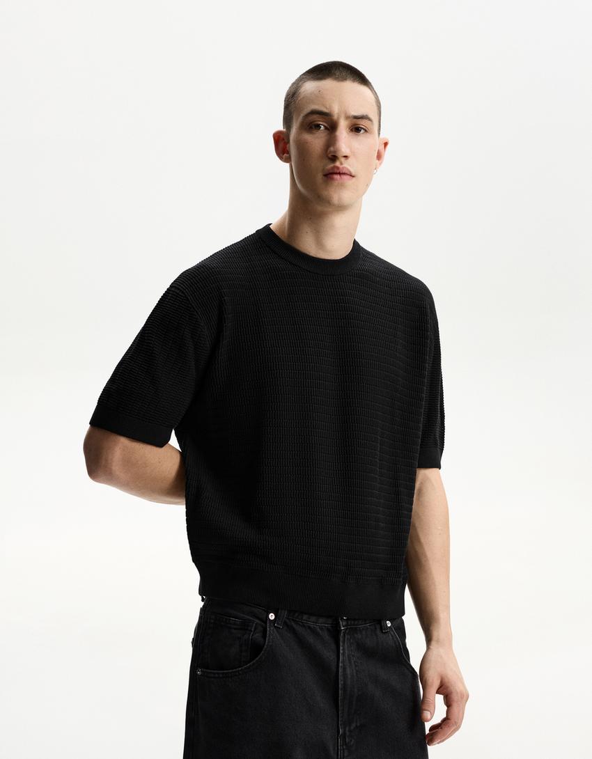 

Футболка с короткими рукавами из фактурной ткани Bershka, черный