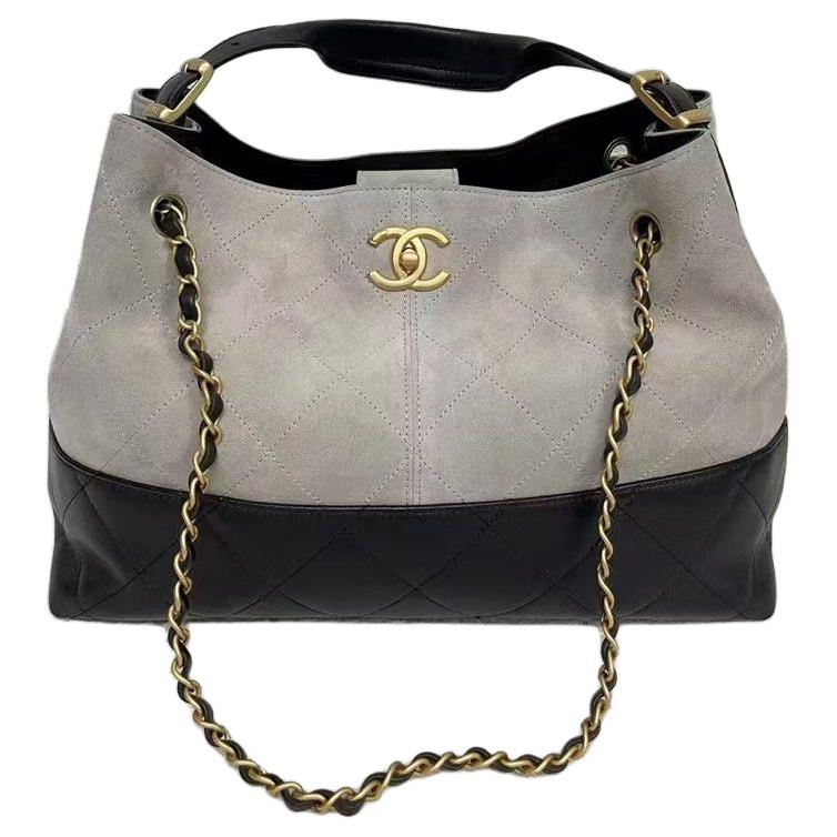 

CHANEL Сумка через плечо из замши и кожи малая женская серая и черная