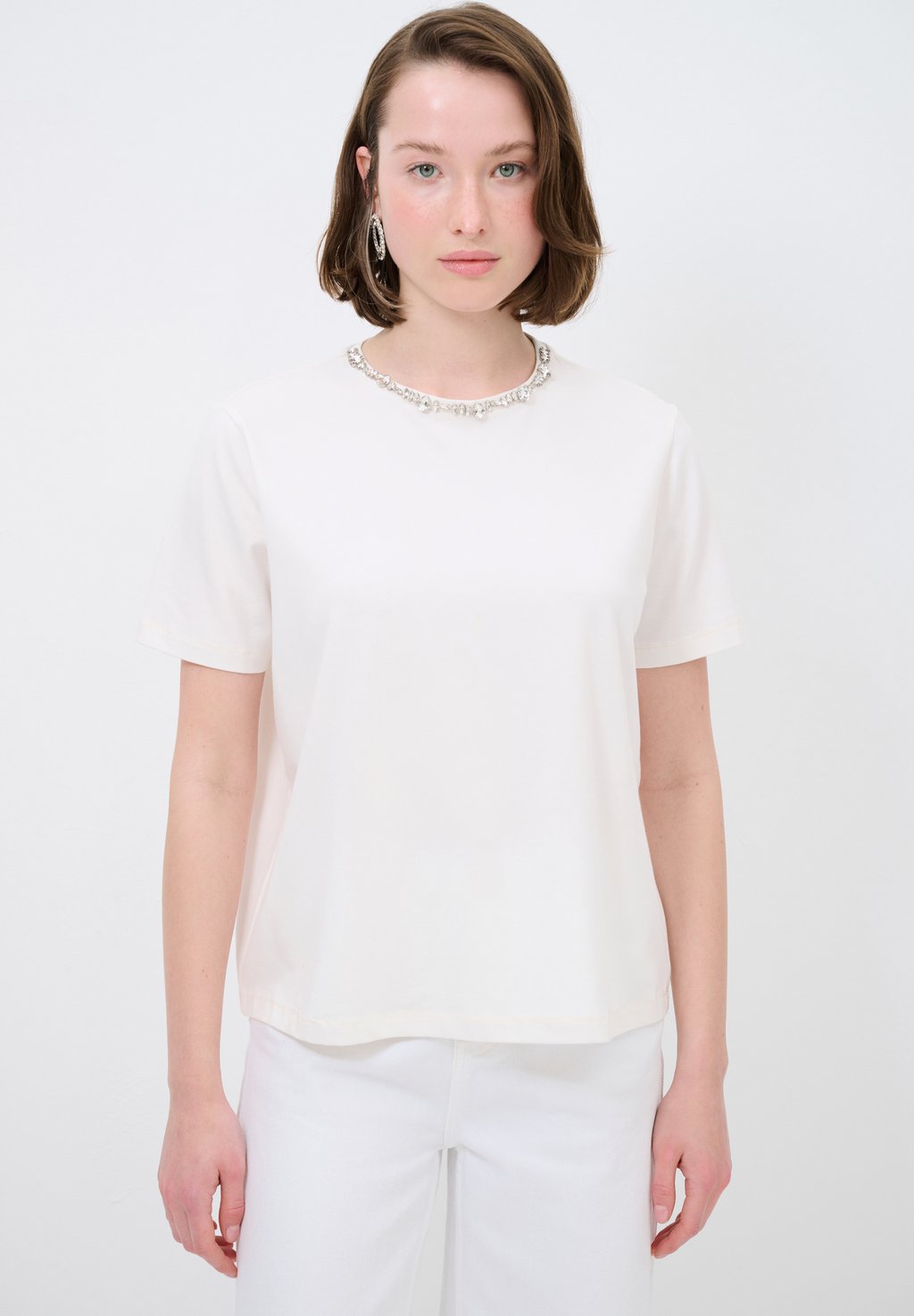 

Базовая футболка SHORT SLEEVE STONED NECK adL, белый