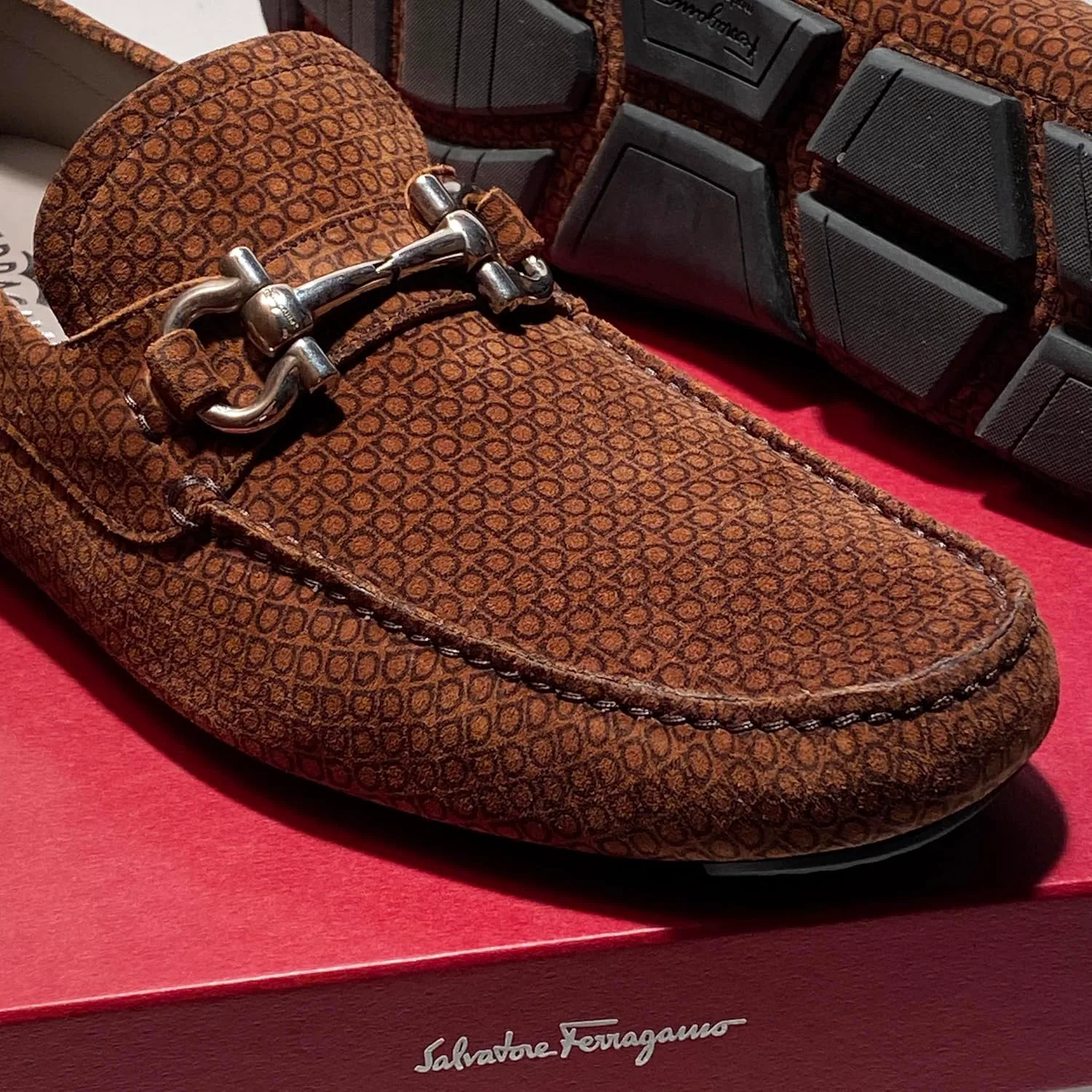 Мужские замшевые мокасины-драйверы Ferragamo Gancini Bit Parigi 17 Brown (Salvatore) — фото 3