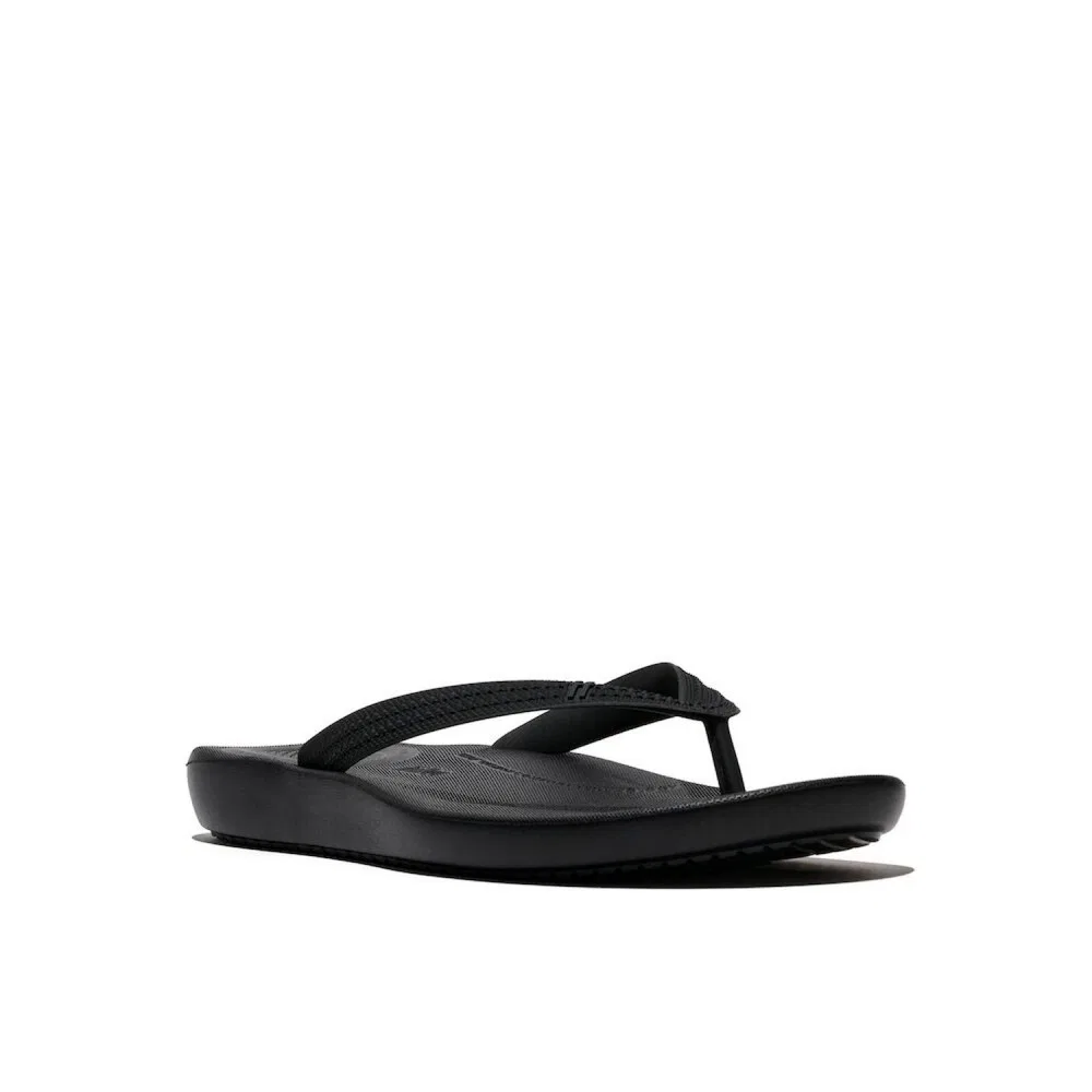 Мужские чёрные шлёпанцы iCushion Textured Strap от Fitflop