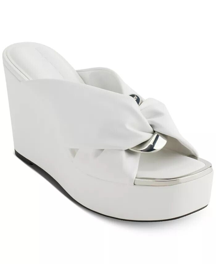 

Женские босоножки на танкетке с цепочкой и цепочкой Maryn DKNY, белый