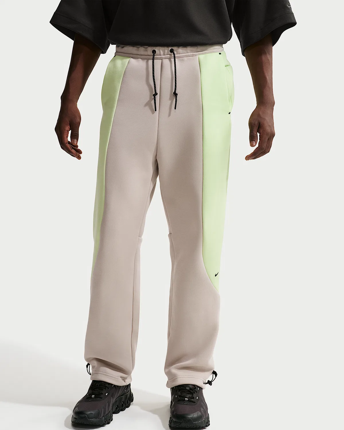 Мужские флисовые штаны Nike Tech с цветовой блокировкой и открытым низом, Cream II/Light Liquid Lime/Black — фото 2