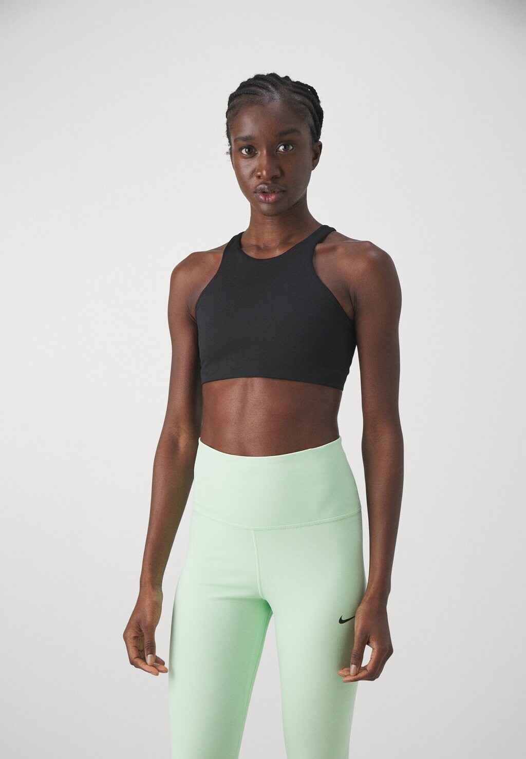 

Спортивный бюстгальтер средней поддержки ALATE CURVE BRA Nike, цвет black
