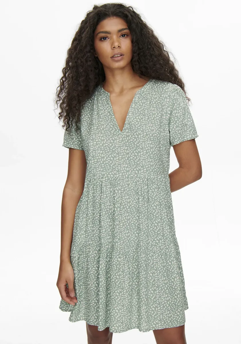 

Летнее платье ONLY "ONLZALLY LIFE S/S THEA DRESS NOOS PTM" с многоярусным воланом, цвет Chinois Green Aop:White Leafs