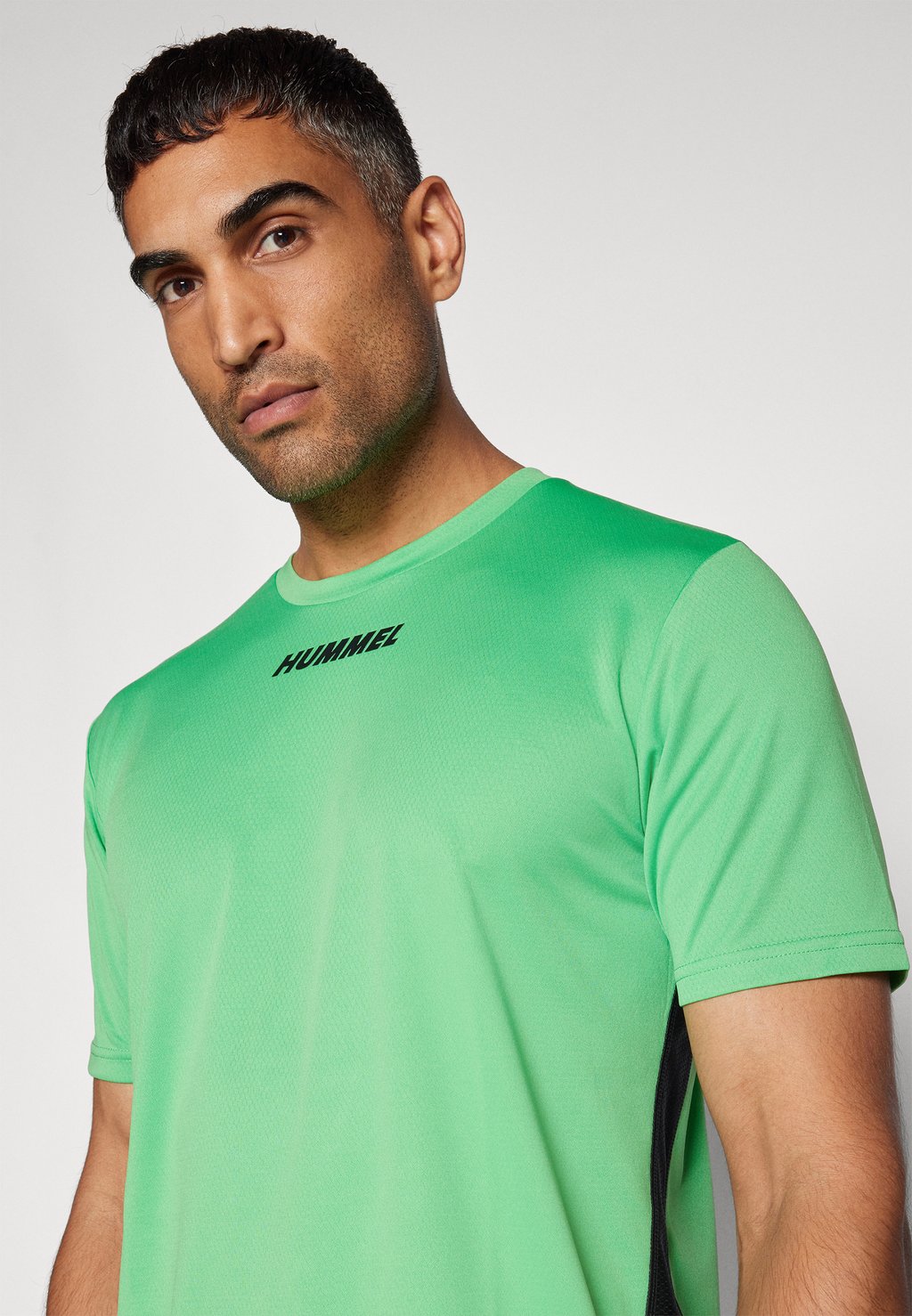

Спортивная футболка MULTI Hummel, светло-зеленый