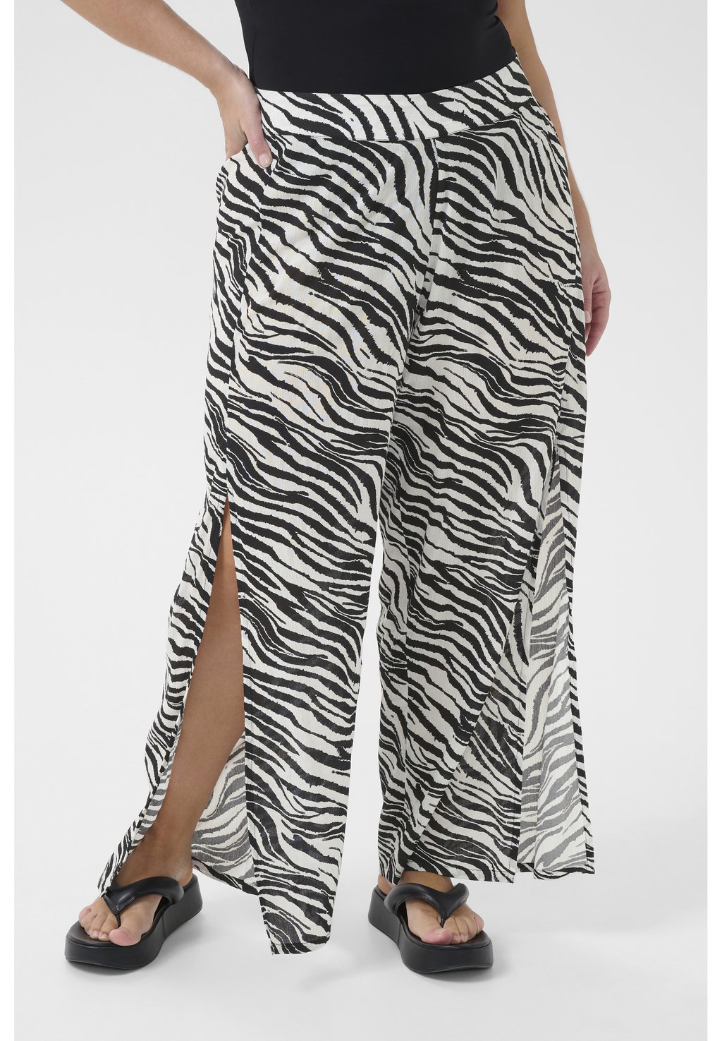 

Брюки CAISY AMI PRINTED Kaffe Curve, черный