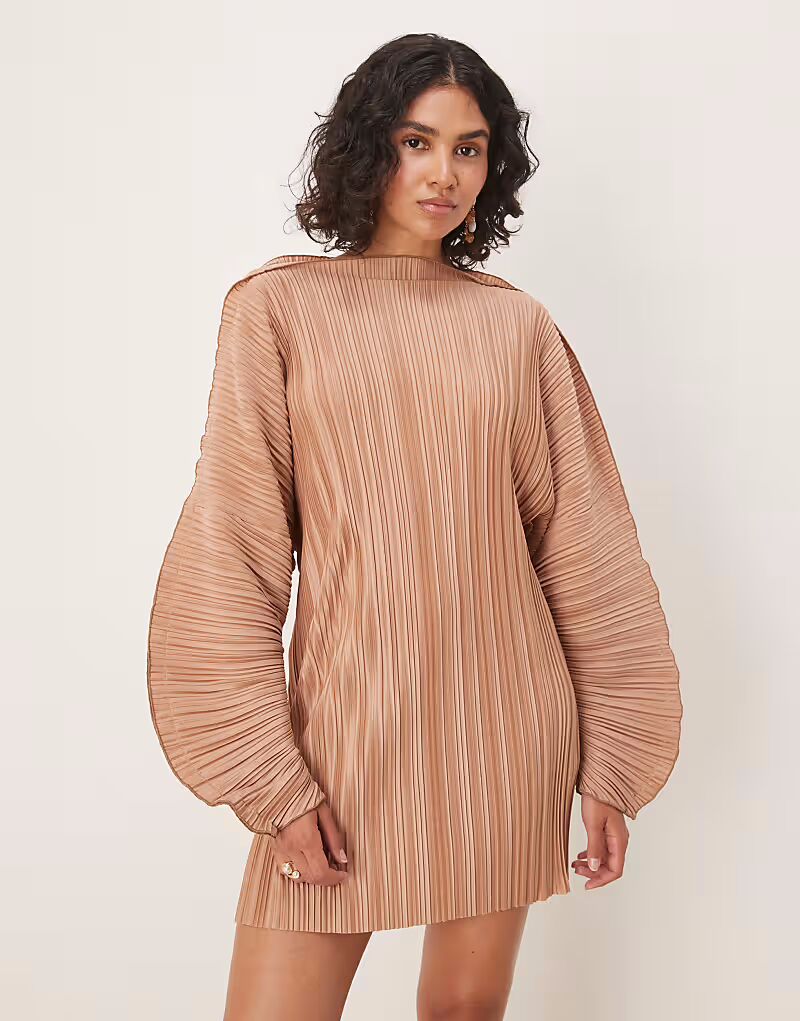 

Длинное мини-платье ASOS DESIGN с плиссировкой, рукавами-коконами и швом по талии цвета верблюжьей шерсти