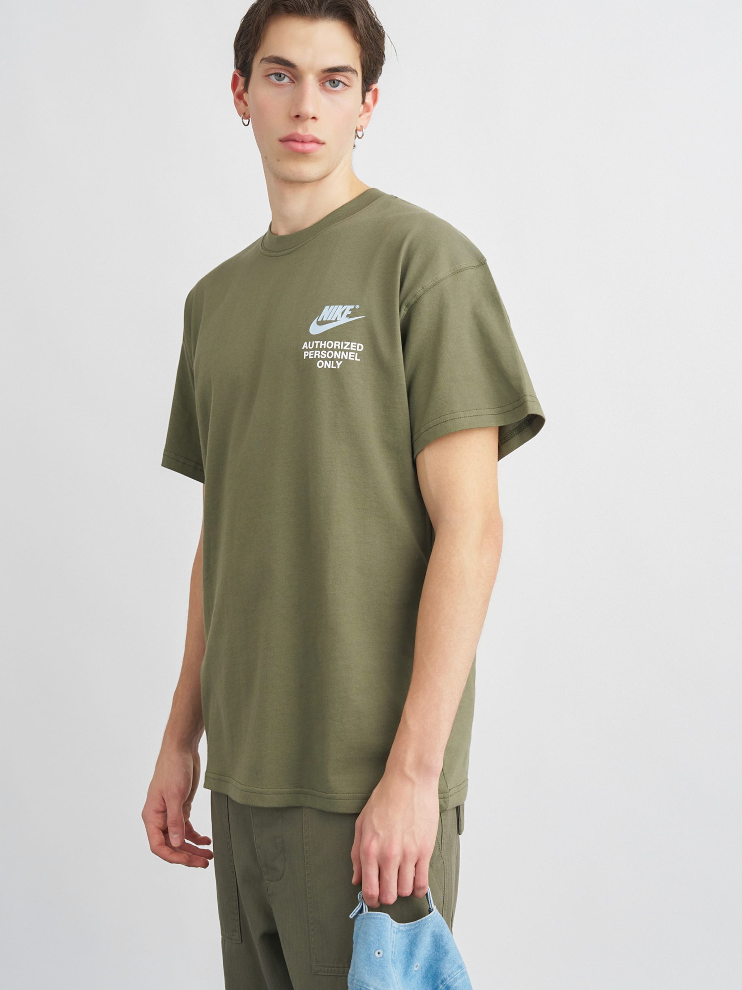 Nike Sportswear Футболка в оливковом цвете — фото 3