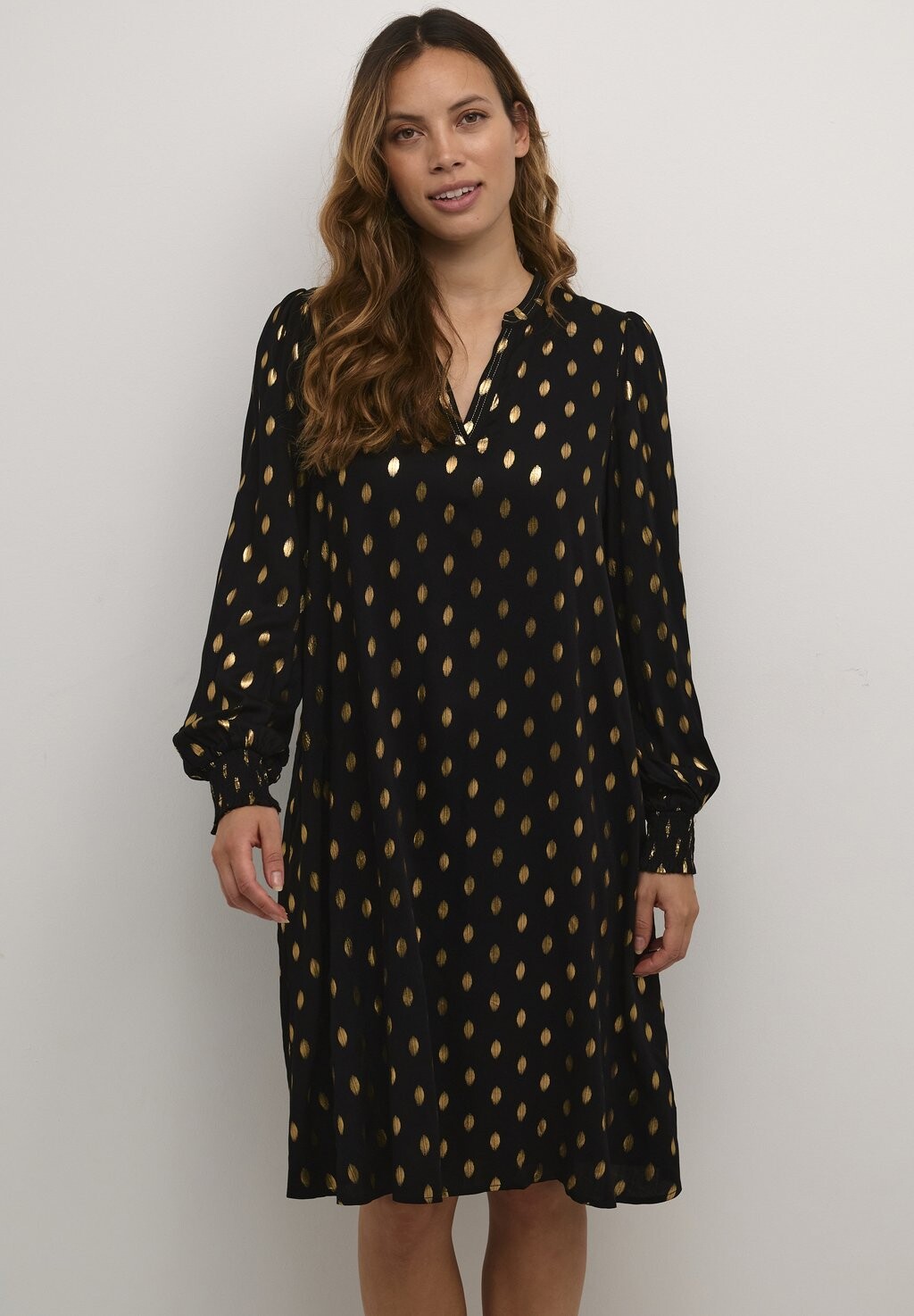 

Коктейльное/праздничное платье CUDITTEMARIE GOLD DOTS Culture, цвет black