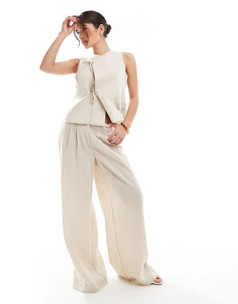 

Широкие брюки Vero Moda со складками спереди, кремового цвета