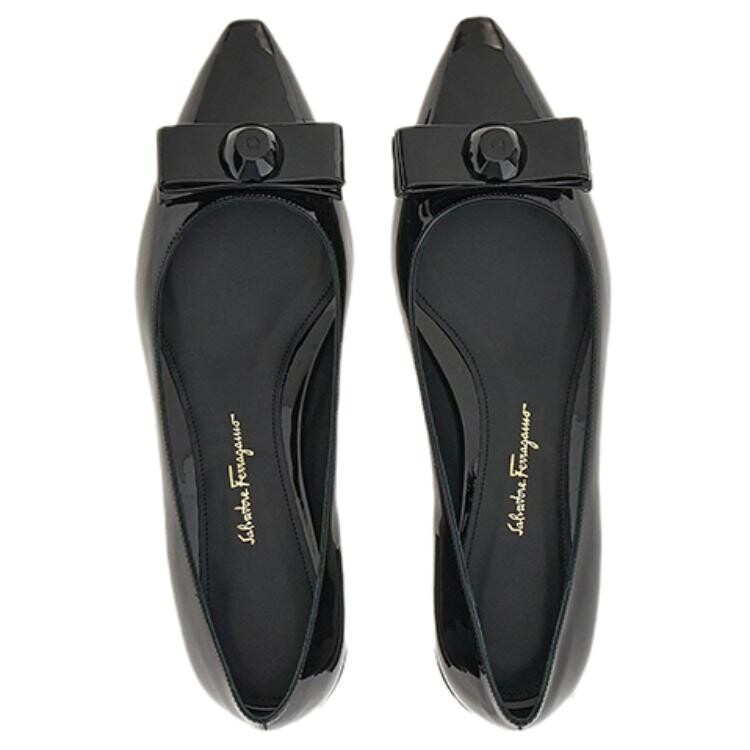 Туфли женские Ferragamo Vara с острым носком, черный — фото 4