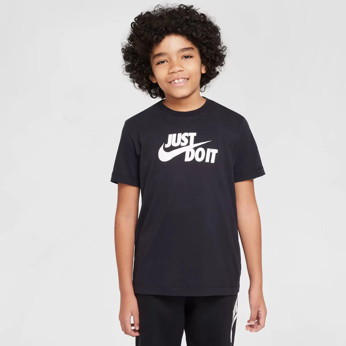 

Детская футболка Nike Sportswear, черный