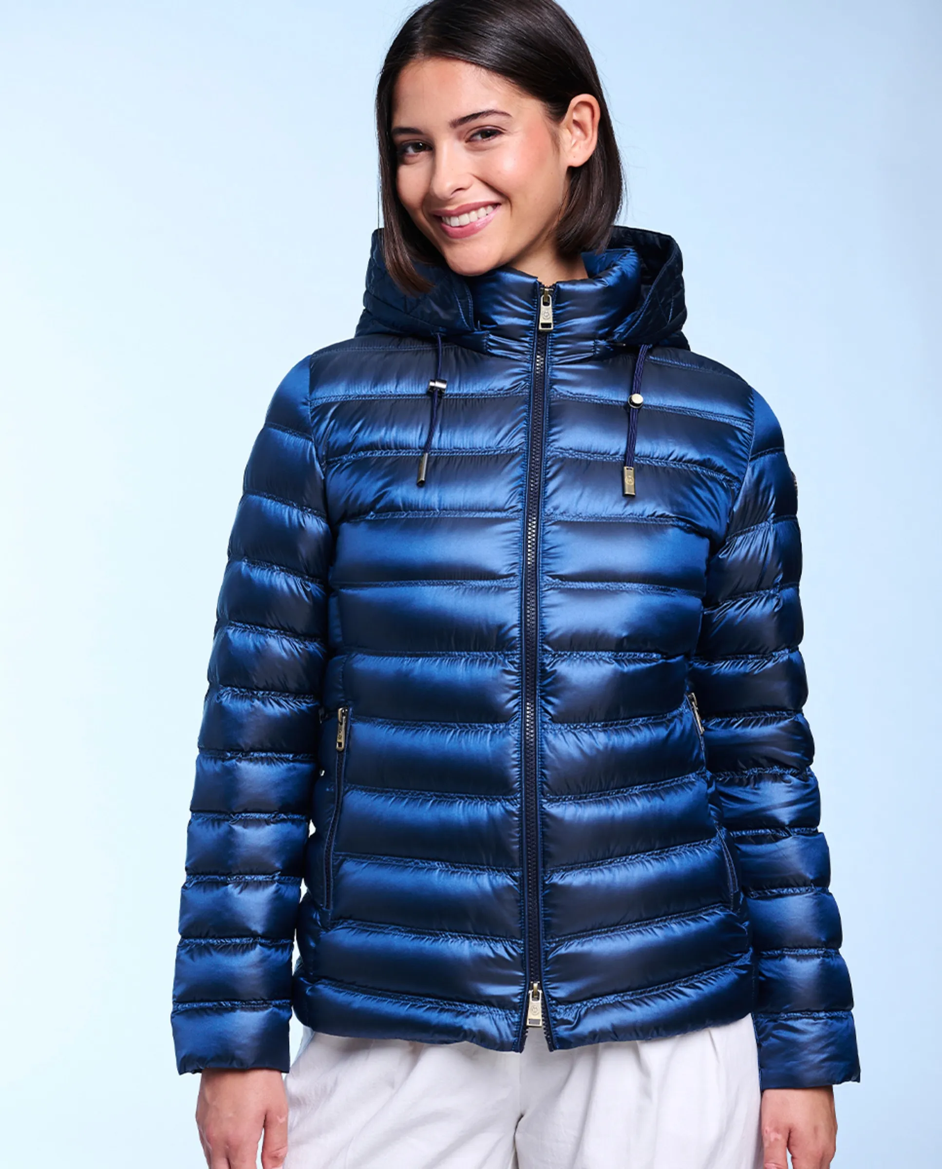 

Женский пуховик приталенного кроя с волнистыми узорами и двойной строчкой Henry Arroway, синий