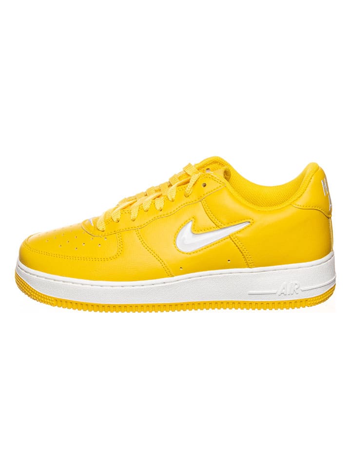 

Кроссовки на шнуровке Nike, желтый