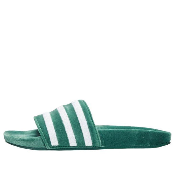 

Тапочки adilette 'green white' Adidas, зеленый