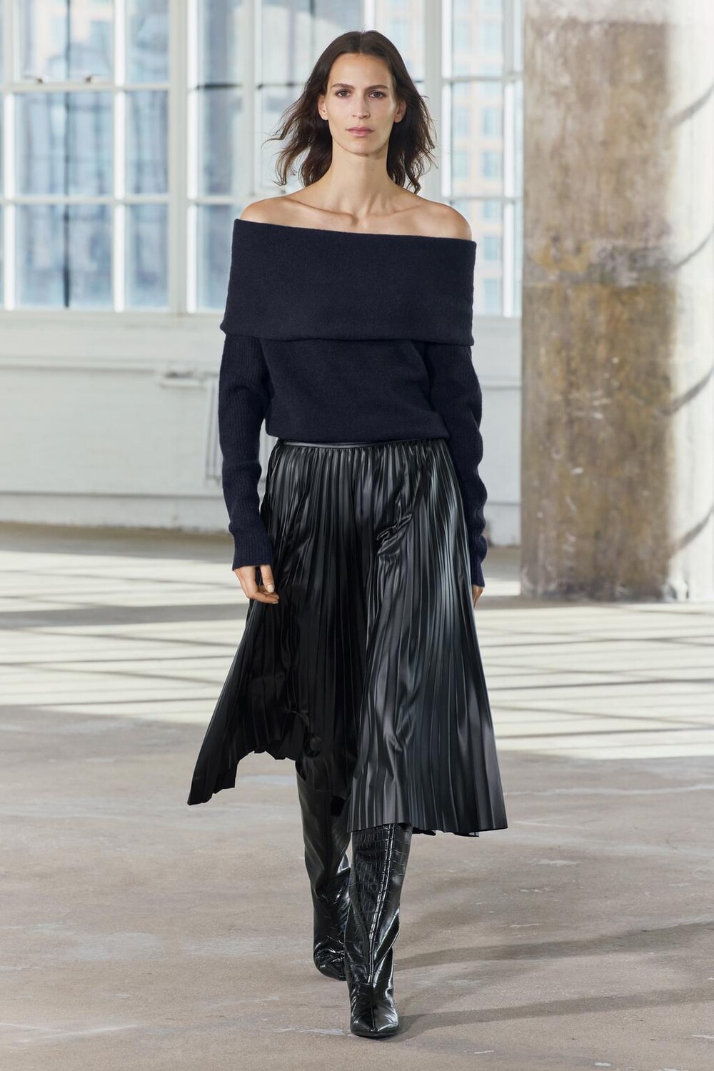 

Юбка миди с плиссированной платьей ZARA, черный