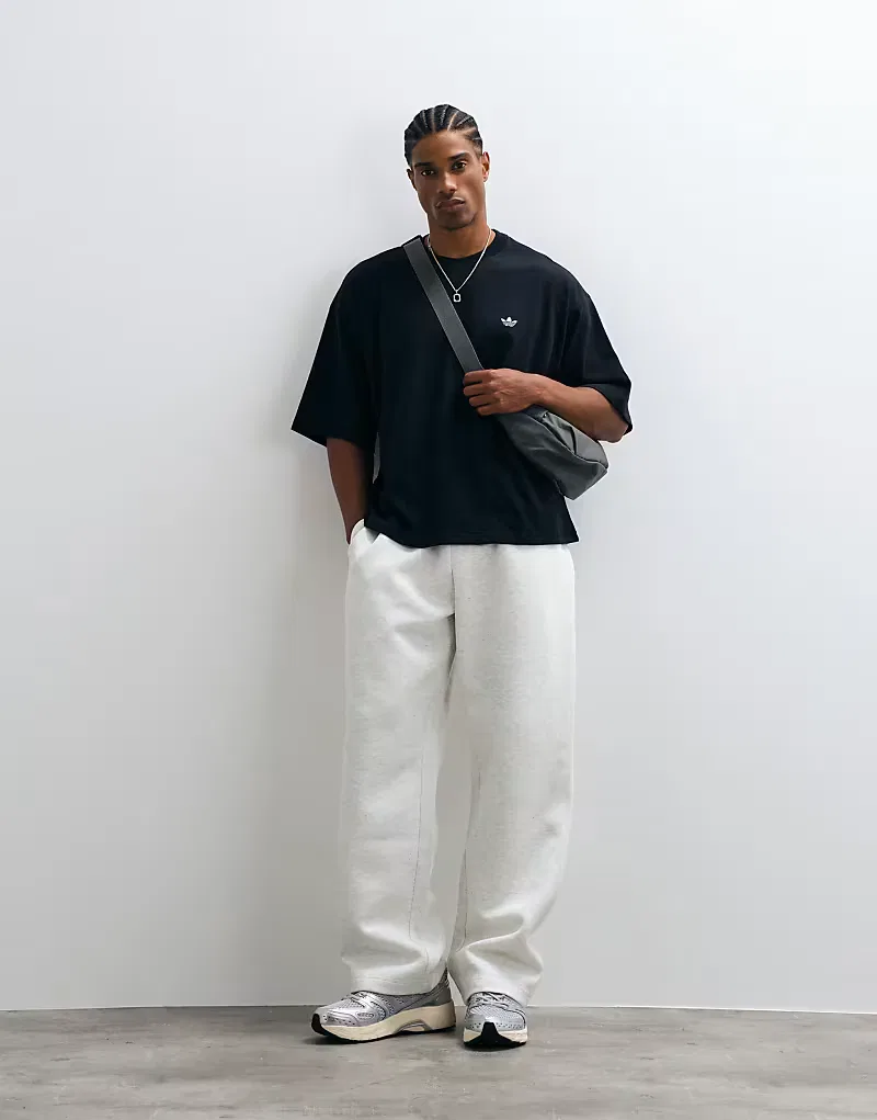 Футболка Adidas Originals Essential оверсайз, черный — фото 2